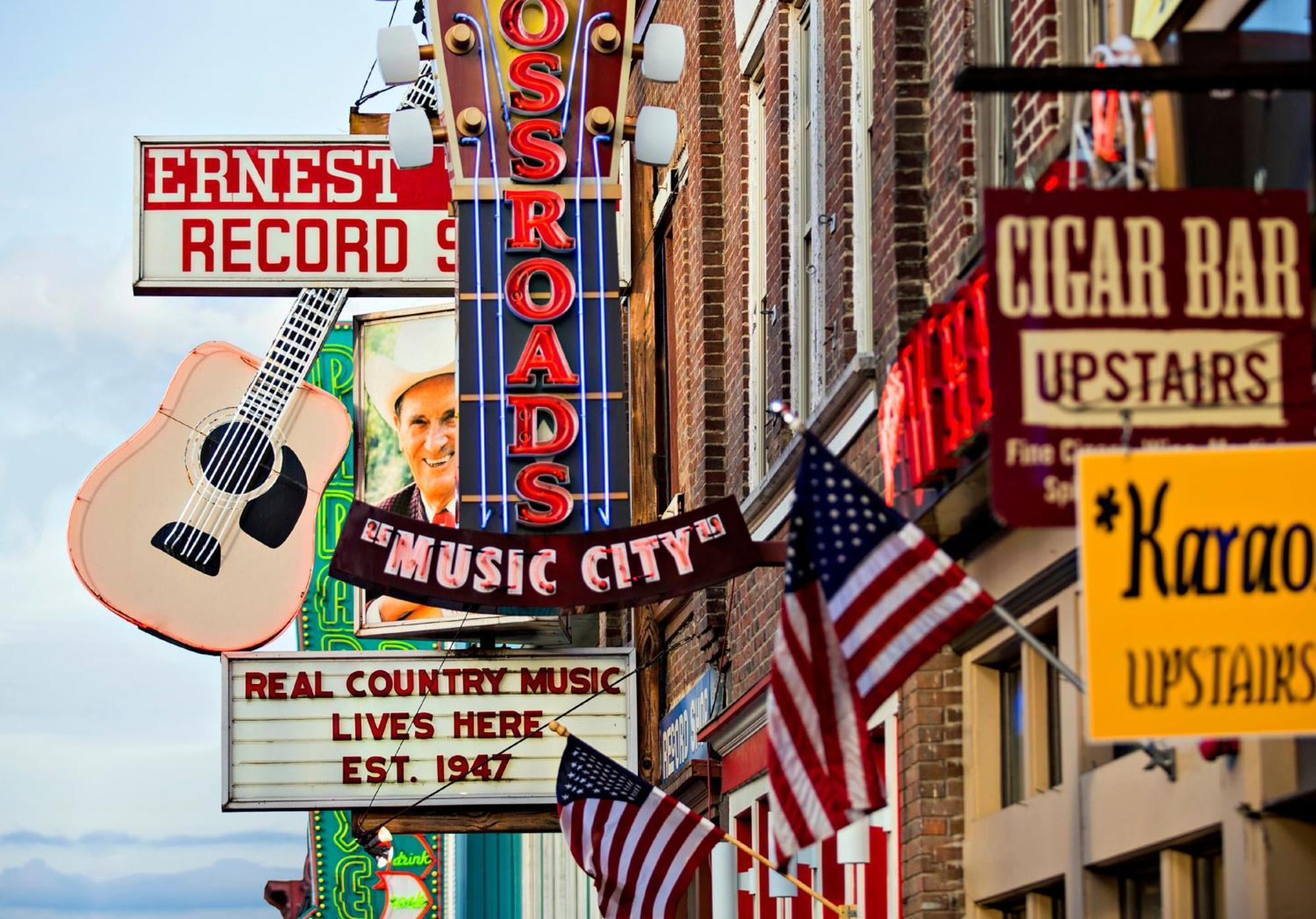 Holiday Inn Express Nashville-Downtown - Broadway By Ihg Eksteriør billede